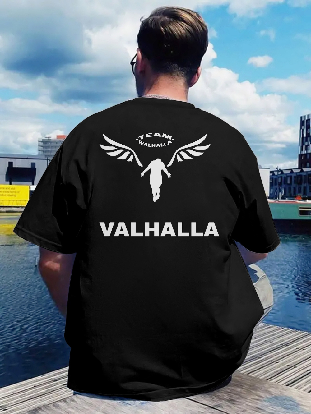 A Printed T-shirt with A Retro - đánh giá và giá Summer Clothing Must Haves